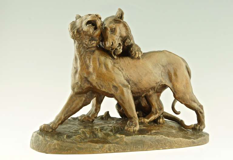 XIXe siècle Impressionnante sculpture ancienne en bronze de deux lions par Carles Valton