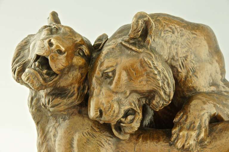 Bronze Impressionnante sculpture ancienne en bronze de deux lions par Carles Valton