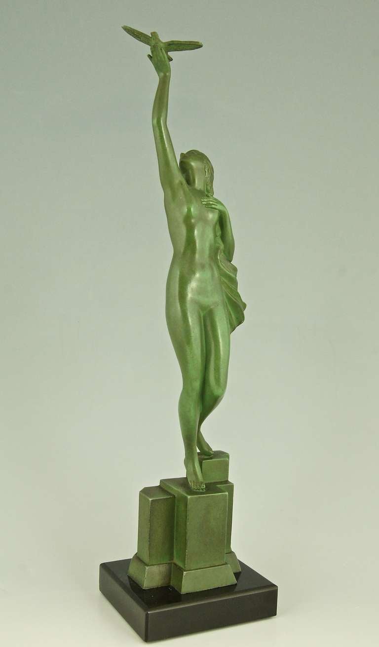 Art Deco sculpture of a nude holding a dove by Fayral, P. Le Faguays, 1930. In Good Condition In Antwerp, BE