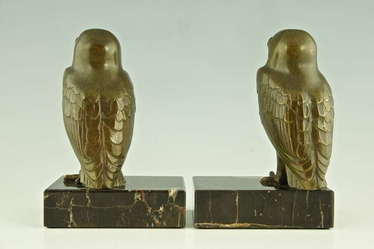 Français Paire de serre-livres Art Déco en bronze à hiboux par G. Lavroff:: fonderie Guillemard.