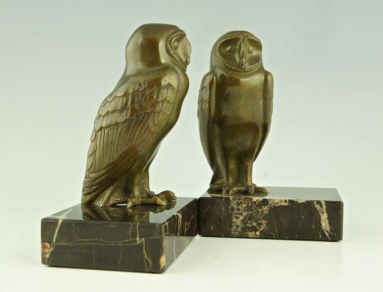 Paire de serre-livres Art Déco en bronze à hiboux par G. Lavroff:: fonderie Guillemard. 1