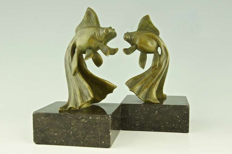A pair of bronze Art Deco fish bookends by Georges Garreau. 2