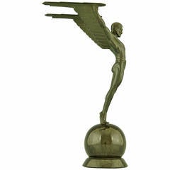 Ikarus:: eine Art-Deco-Skulptur eines geflügelten männlichen Aktes:: die Schmidt Hofer zugeschrieben wird