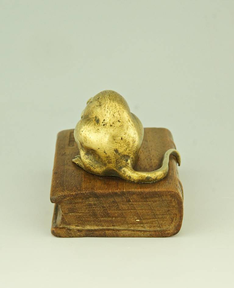 Antique Bronze of a Mouse on a Book by L. Carvin, Susse Freres, circa 1900 In Good Condition In Antwerp, BE