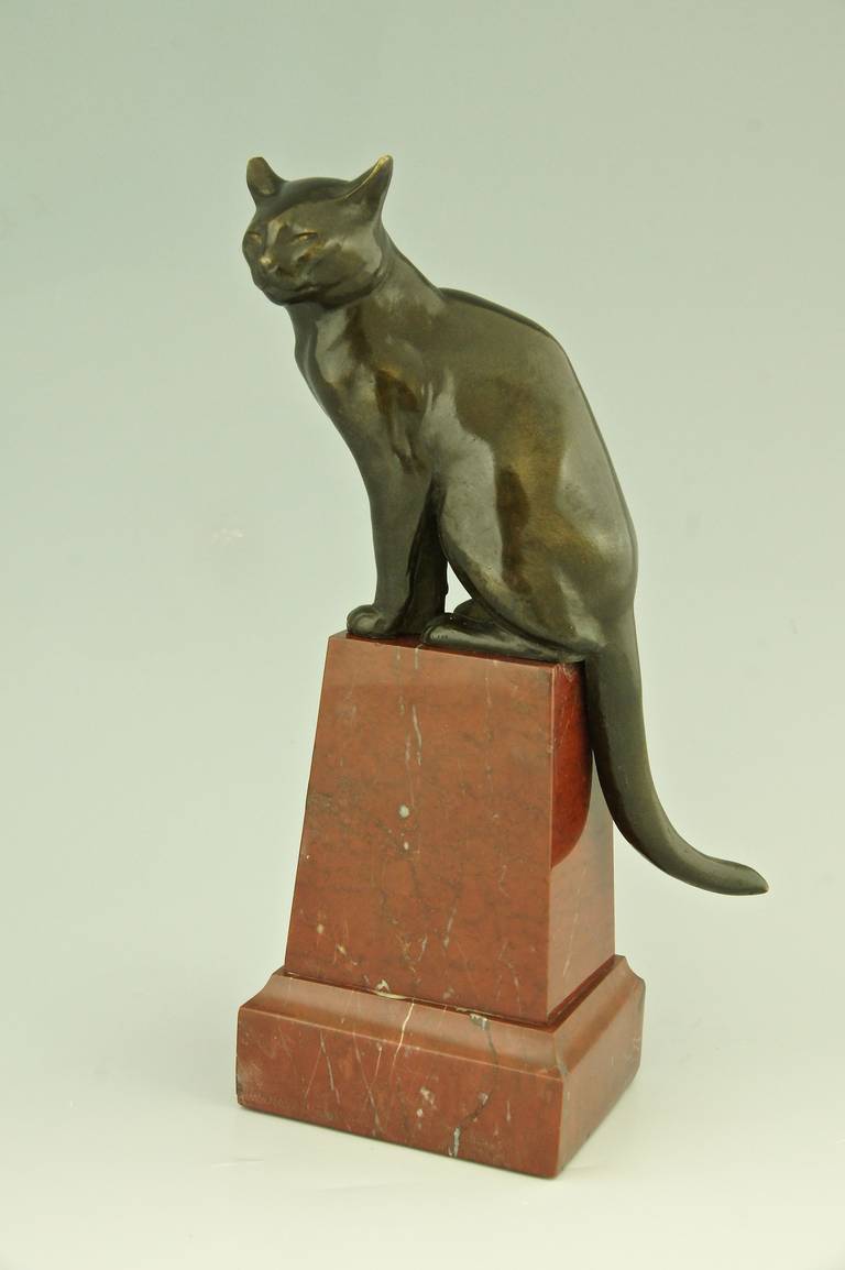 Art Deco Bronze of a Sitting Cat, France 1920 In Good Condition In Antwerp, BE