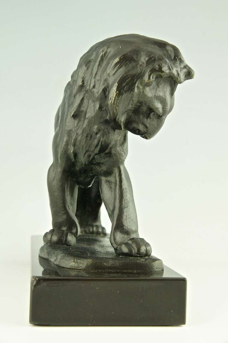 Lion Art Déco en bronze d'Irenée Rochard sur socle en marbre Bon état à Antwerp, BE