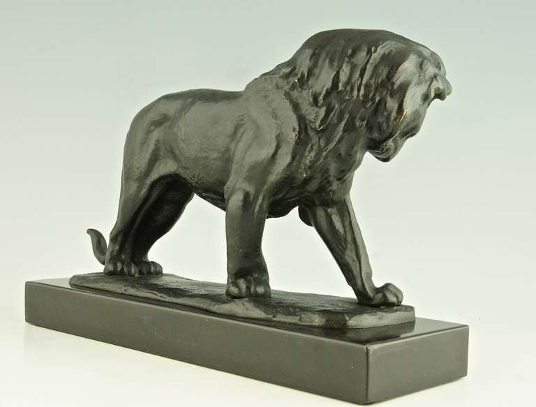 Bronze Lion Art Déco en bronze d'Irenée Rochard sur socle en marbre