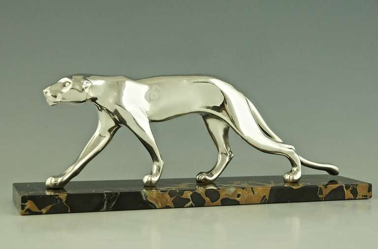 Pantera argentata Art Deco di M. Font su base di marmo, Francia