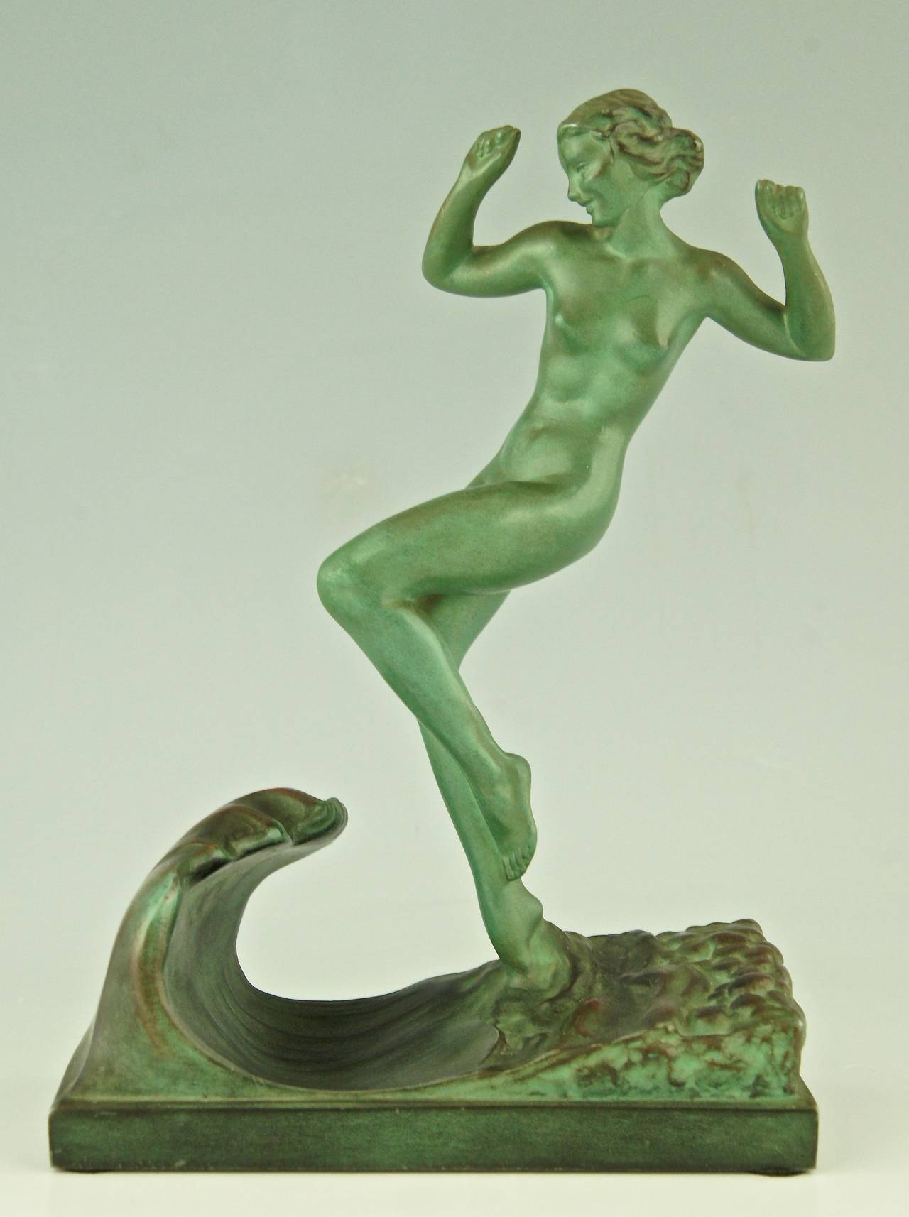 Art Deco sculpture of a nude in the waves. 
By Raymonde Guerbe, the wife of Pierre Le Faguays. 
Signature: R. Guerbe.
Style: Art Deco.
Condition: Good original condition, see pictures. 

Date: circa 1930.
Material: Metal with light and dark