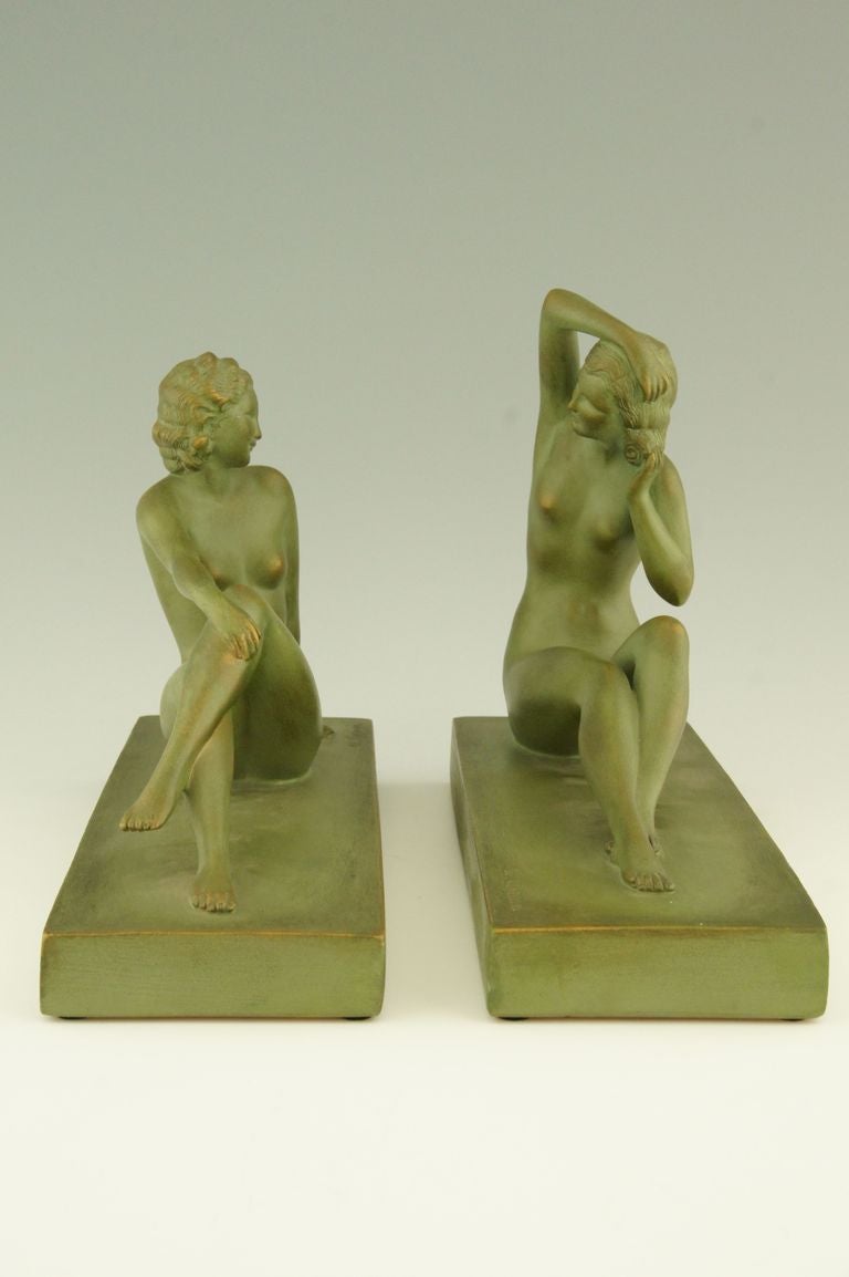 These terra cotta bookends are signed by the artist Cipriani. 
 
Fedex shipping: $ 125.

Literature:
Dictionnaire des peintres, sculpteurs, dessinateurs et graveurs by E. Benezit. Gründ. 
Dictionnaire illustré des sculpteurs animaliers &