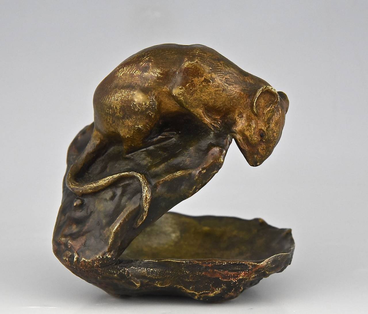 Antique bronze sculpture of a mouse on a shell. 
Artist/ Maker:  Lucien Emile Dropsy.
Signature/ Marks:  Luc. Dropsy.

Style:  Romantic.
Date:  circa 1900.
Material:  Bronze with multicolor patina. 
Origin:  France.

Size:  
H. 3.9 inch x