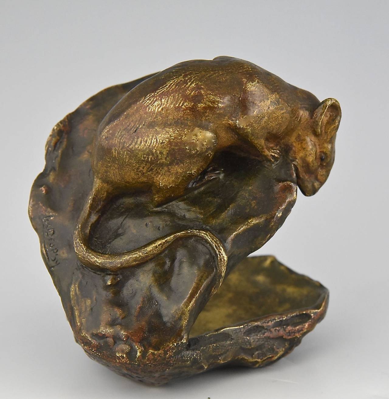 Antique Bronze Sculpture of a Mouse on a Shell by Lucien Dropsy In Good Condition In Antwerp, BE