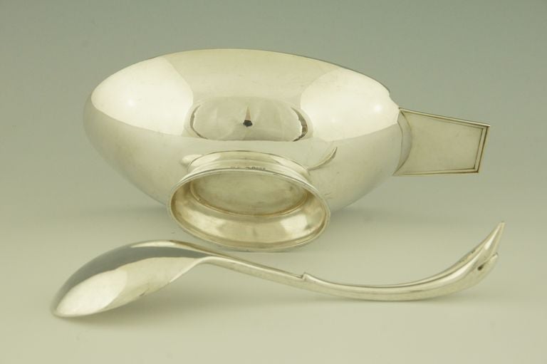 Art deco sauce boat designed by Fjerdingstad  for Gallia, Christofle. In Good Condition In Antwerp, BE