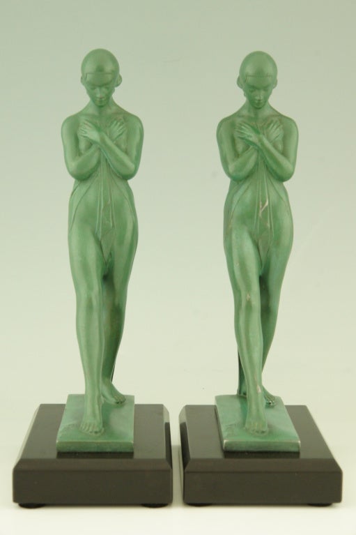 Fedes shipping:$ 135

A pair of Art Deco figural nude bookends by Fayral, pseudonym for Pierre Le Faguays.

Literature:
“Bronzes, sculptors and founders” by H. Berman, Abage. 
“Art deco and other figures” by Brian Catley, Antique collectors