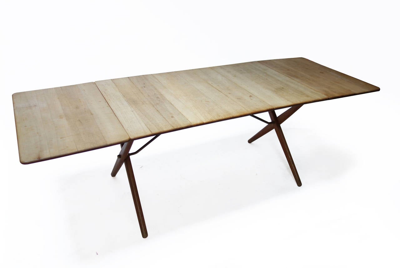 Drop leaf dining table by Hans J. Wegner for Andreas Tuck.

Oak table and legs with brass struts, model AT-31.

Original patina, unrestored.