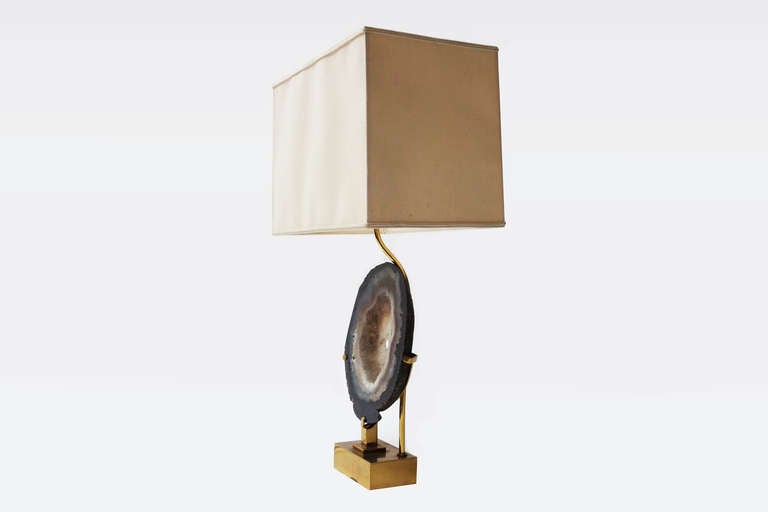 Lamp with agate stone insert, brass structure, square lampshade.

Original electrical wiring (220 volt).