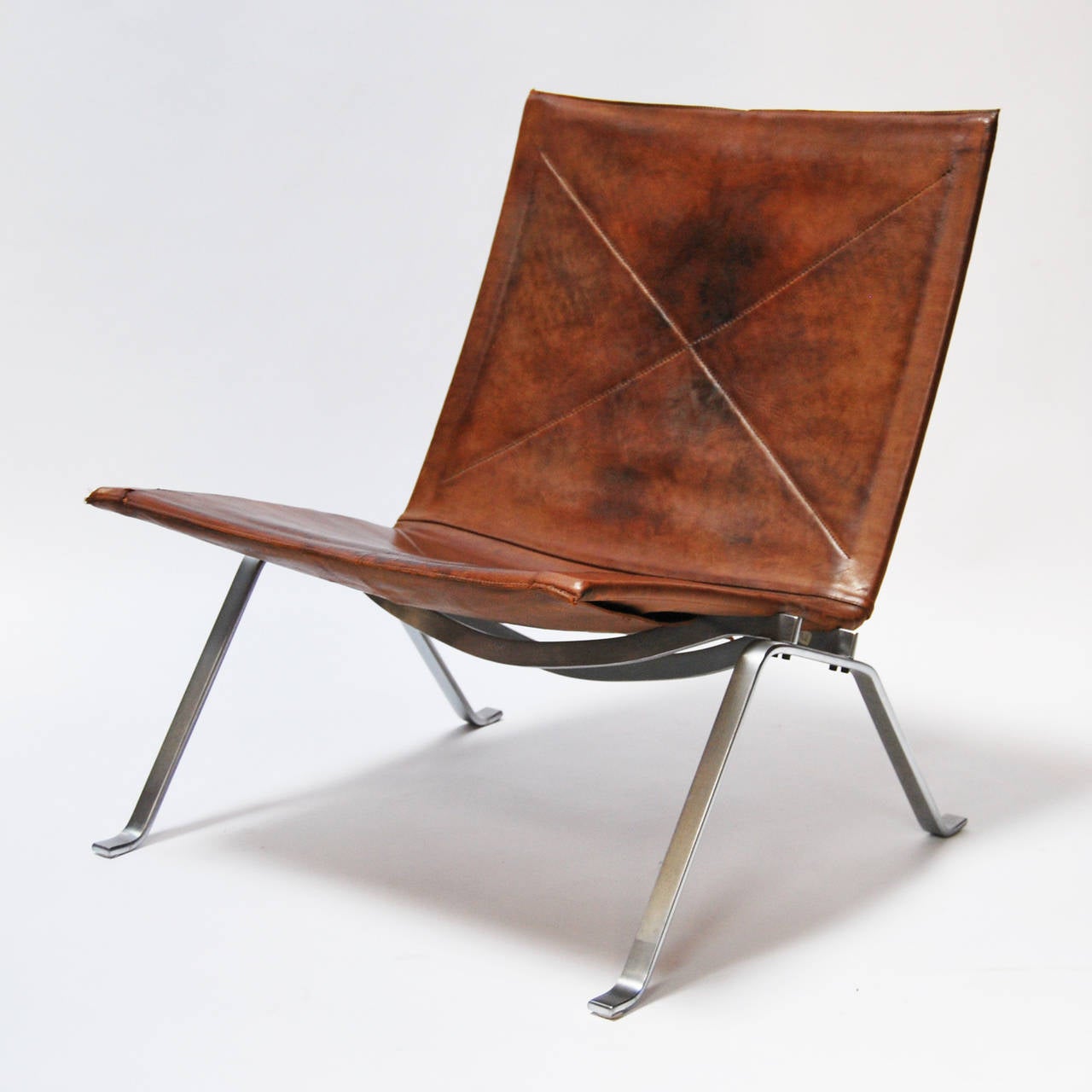Scandinavian Modern Pair of PK22 Lounge Chairs by Poul Kjaerholm Manufactured by E. Kold Christensen