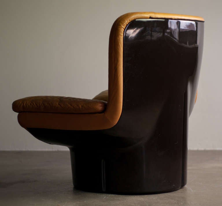 Ammannati & Chaise longue Vitelli pour Comfort Italy.  Conçu en 1970. 
Cette chaise provient de la même entreprise que la célèbre chaise Elda de Joe Colombo:: dont elle est clairement inspirée. 

Nous avons 2 chaises similaires disponibles.