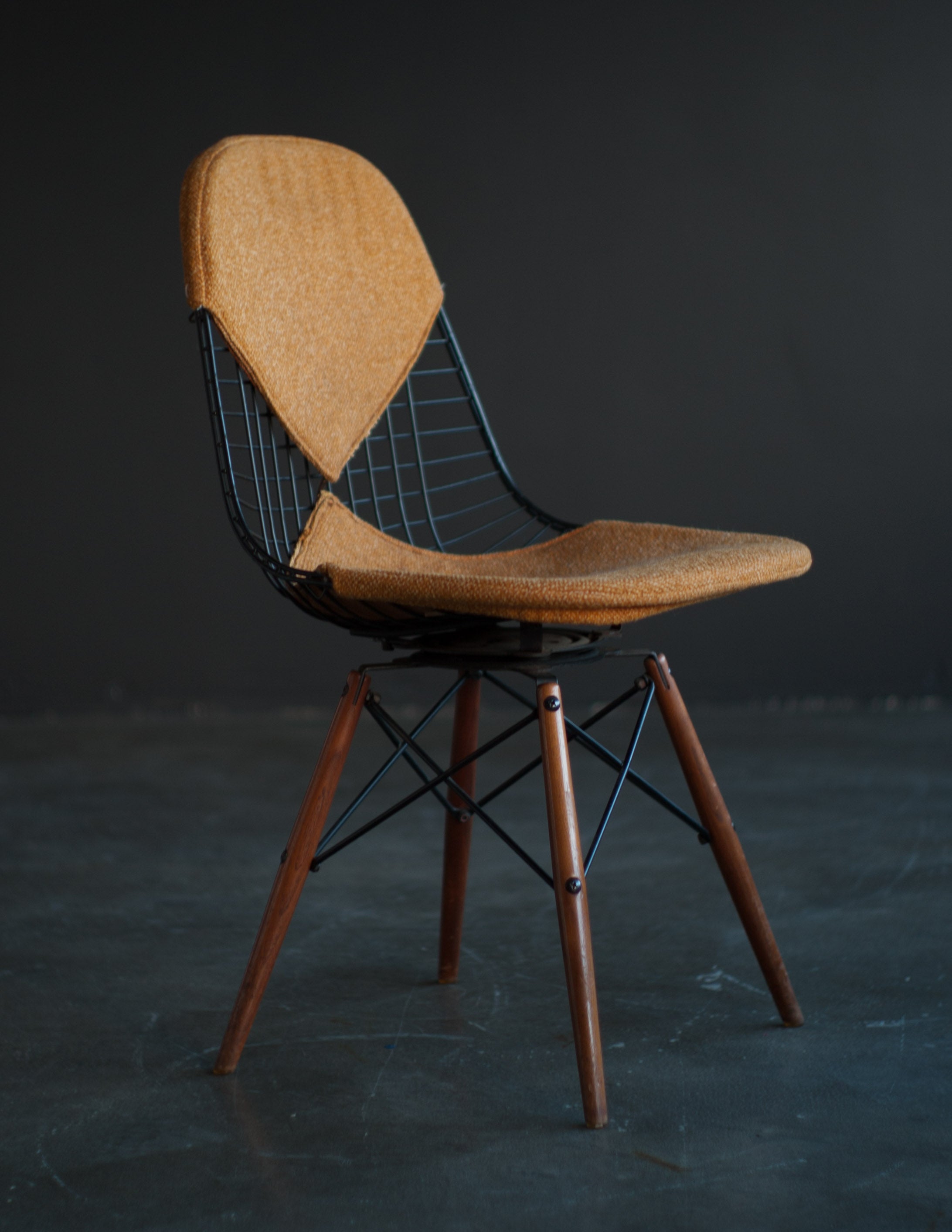 Eames Swivel Dowel Legged Chair, DKW-1