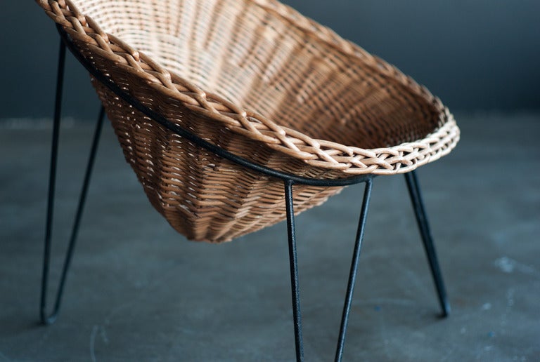 Mid-20th Century Wicker Lounge Chair in the Style of Mathieu Matégot