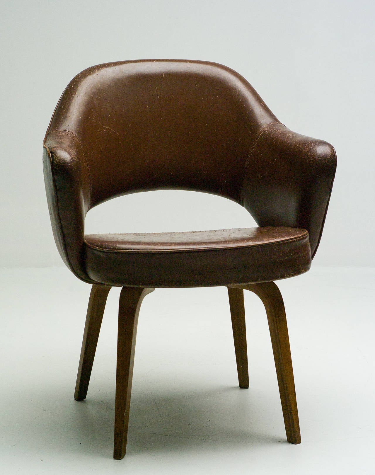 Executive armchair by Eero Saarinen with wooden legs and dark brown leather.
Competitive worldwide shipping available. Please ask for our in-house crating and shipping services.