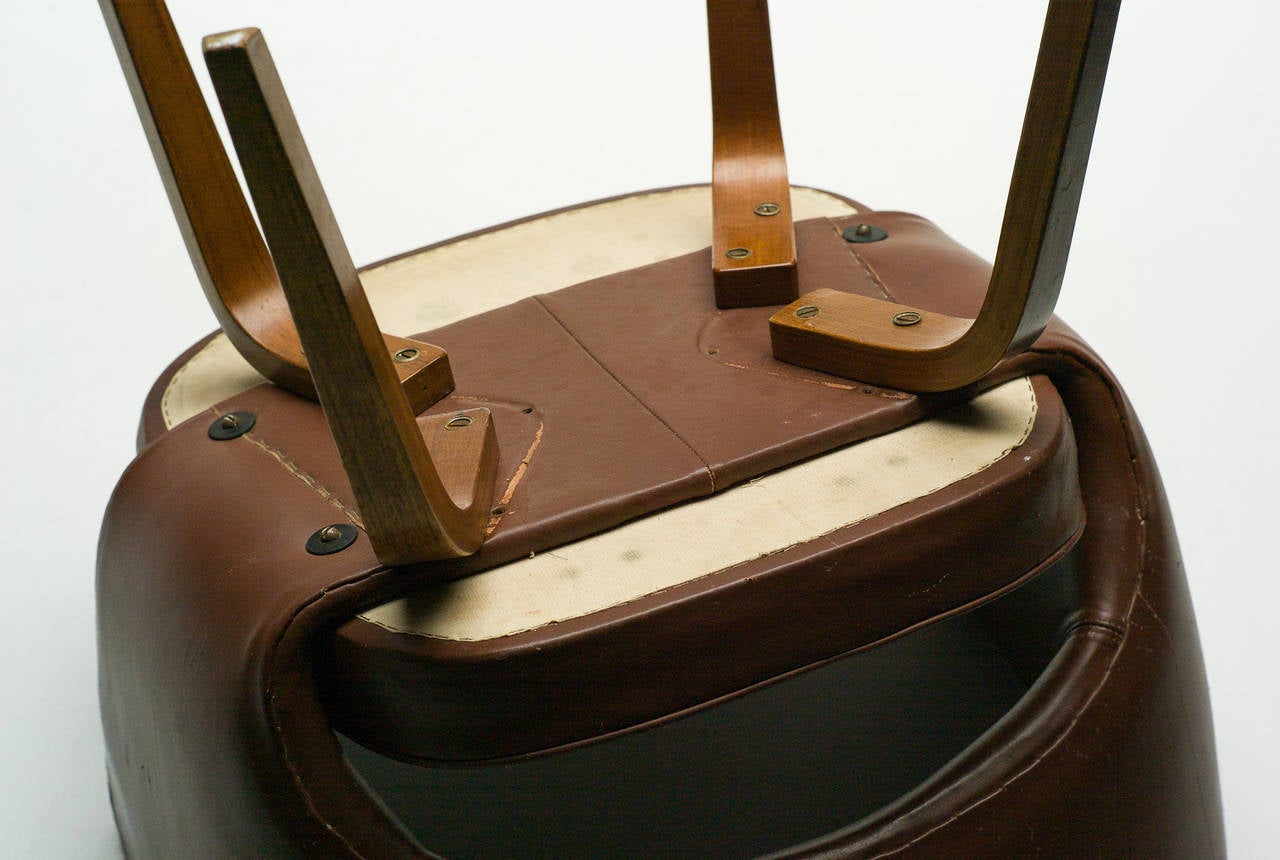 Executive Armchair in Leather by Eero Saarinen for Knoll International 4