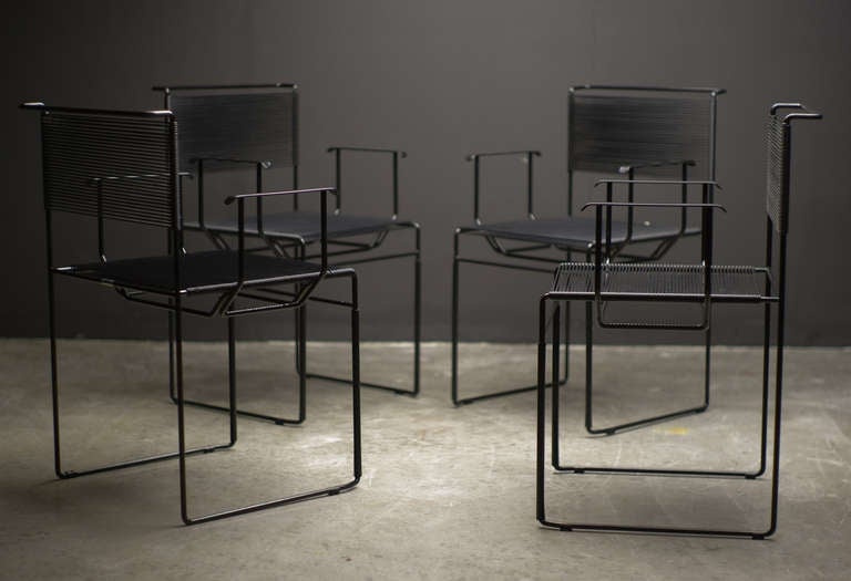 Spaghetti chairs, designed by Giandomenico Belotti and manufactured by Fly Line in Italy in 1979. Very rare, especially with armrests. Chairs are in good order and more importantly the spaghetti seating is in excellent condition. Silver label still