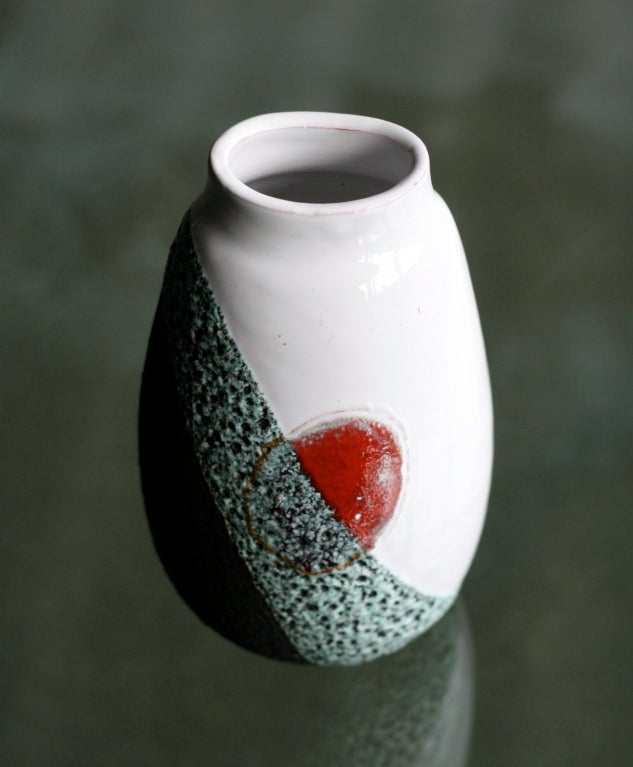 Vase designed by Ettore Sottsass for 'De Bijenkorf', Amsterdam 3
