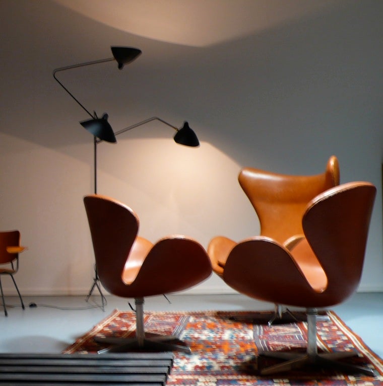 Danish Swan Chairs designed by Arne Jacobsen for Fritz Hansen