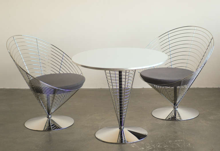 Foam Panton Cone chairs and table, model V-8800/V-8820