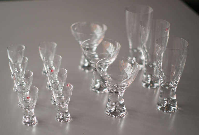 8 cordial glasses, 3 cocktail glasses and 3 pilsner glasses. Designed in 1952, manufactured circa 1980. Tapio glassware received the Grand Prix Award at the Milan Triennale in 1954.
Worldwide shipping included in the price.