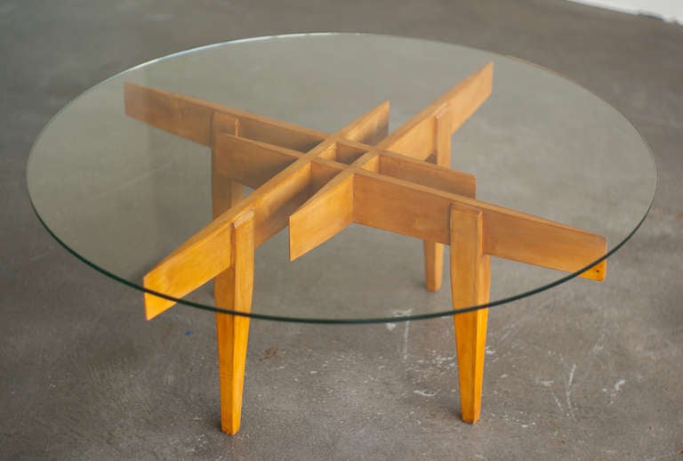 Gio Ponti 1950's Coffee Table In Maple With A Glass Top. In Excellent Condition In Dronten, NL