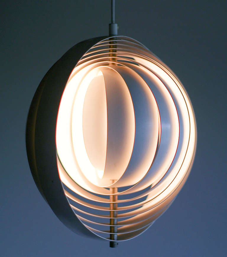Original Mondlampe:: entworfen von Verner Panton im Jahr 1960 (Mitte des 20. Jahrhunderts)