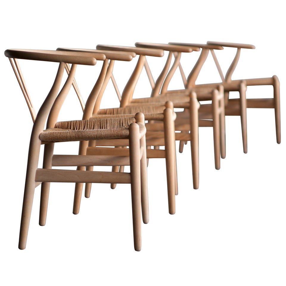Set of 6 Wishbone dining chairs in oak designed by Hans Wegner for Carl Hansen.