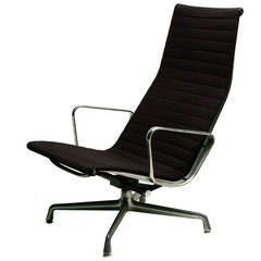 Charles Eames EA124 Lounge Chair by Herman Miller 4