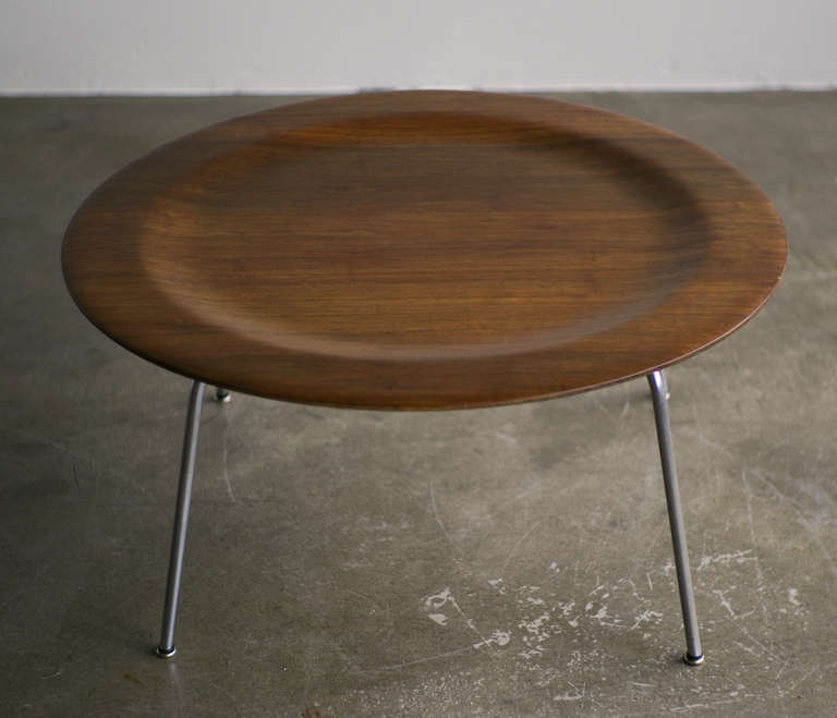 Evans Production CTM in Walnut Designed by Charles Eames for Herman Miller In Good Condition In Dronten, NL