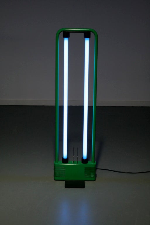 Modern floor lamp, designed by Gian Nicola Gigante for Zerbetto Italy (1981). Simple floor lamp can be used as object. Green metal base and frame with two blue fluorescent tubes of 36 W.