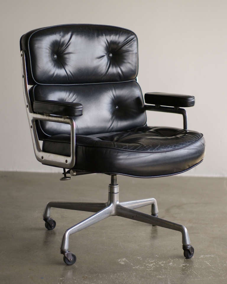 An excellent original vintage 1977 example of Charles and Ray Eames Time Life Executive chair. Originally designed for the Time Life Building in Chicago. This chair features castors, tilt, swivel and height adjustment. 
We offer museum quality