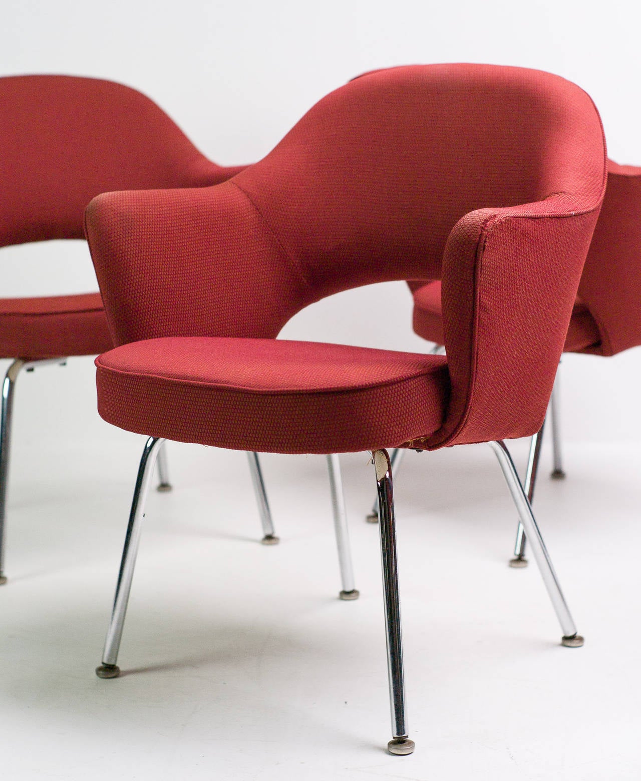 Set of six executive armchairs by Eero Saarinen for Knoll.
Great all original condition, marked with metal label.

Expertly packed insured worldwide shipping available at very competitive rates.
Check it out at shipping and returns.