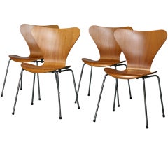 Arne Jacobsen 3107 chairs, series 7, in teak