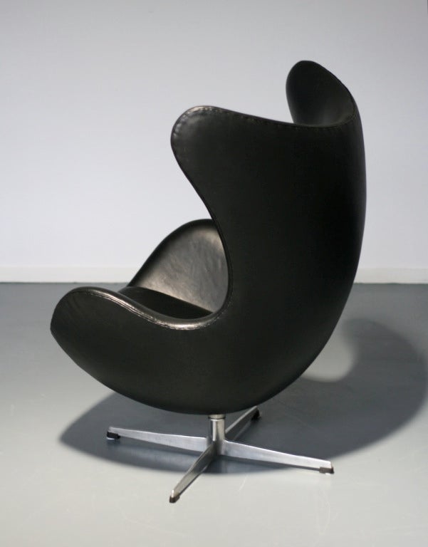 Leather Egg chair, Arne Jacobsen for Fritz Hansen
