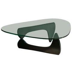 IN-50 coffee table designed by Isamu Noguchi for Herman Miller