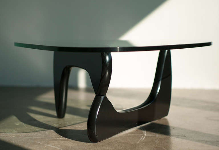 IN-50 coffee table designed by Isamu Noguchi for Herman Miller 1