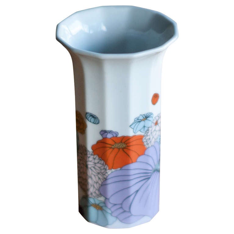 This vintage item dates to the 1970's and was made in Germany by Rosenthal. This is the Studio Linie Vase in the Polygon shape with the floral decoration by Alain le Foll. It is in excellent condition free from any chips or cracks.