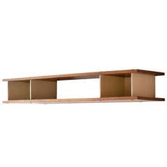 Nuage Bibliothèque am designs en 1956 par Charlotte Perriand pour les Ateliers Prouvé