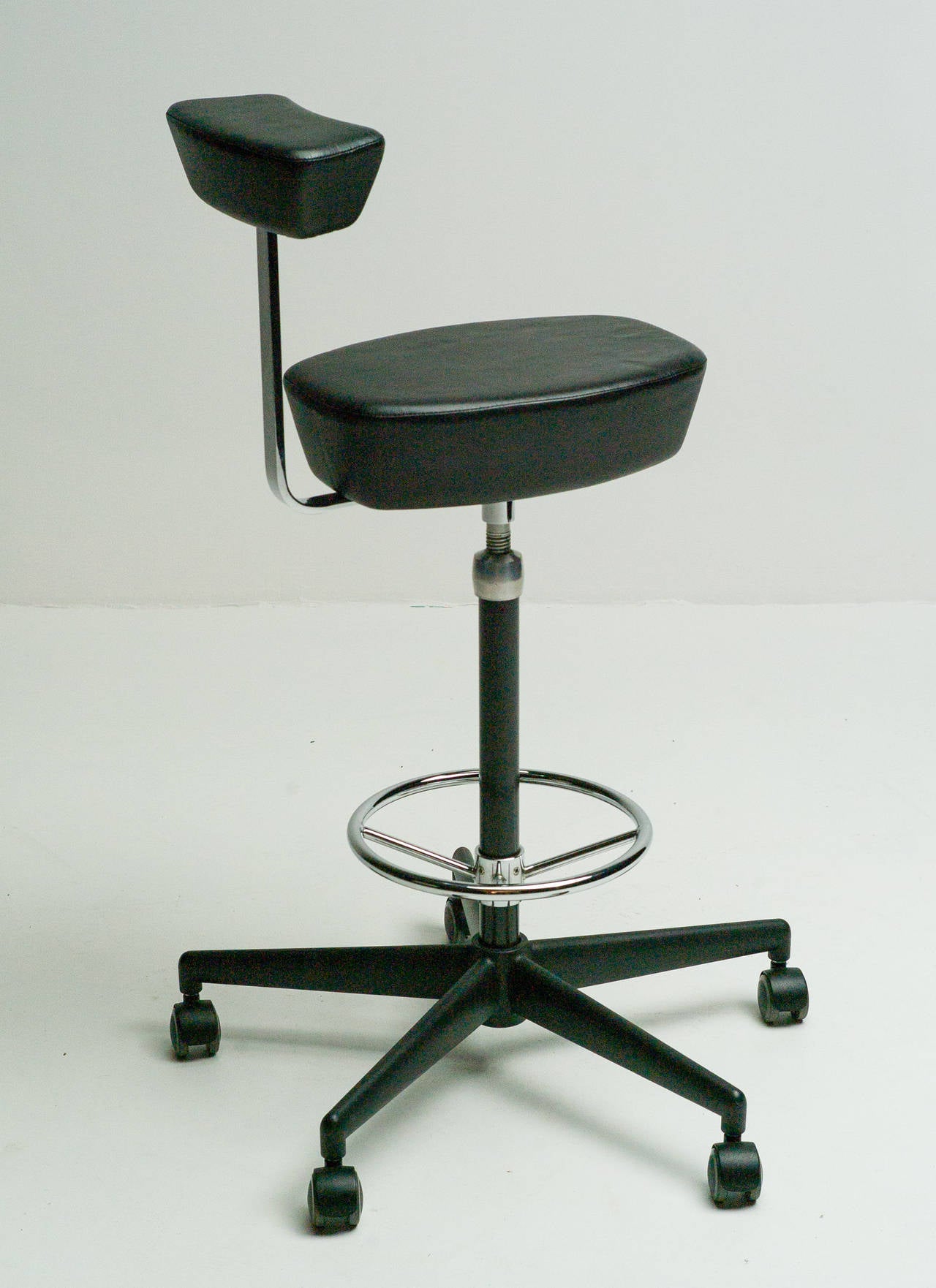 Perch stool, drafting chair designed by George Nelson and Robert Propst.
Black leather, black base. Vitra edition.
Competitive worldwide shipping available. Please ask for our in-house crating and shipping services.