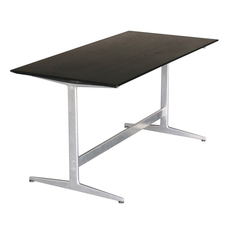 Shaker Base Table designed by Arne Jacobsen for Fritz Hansen