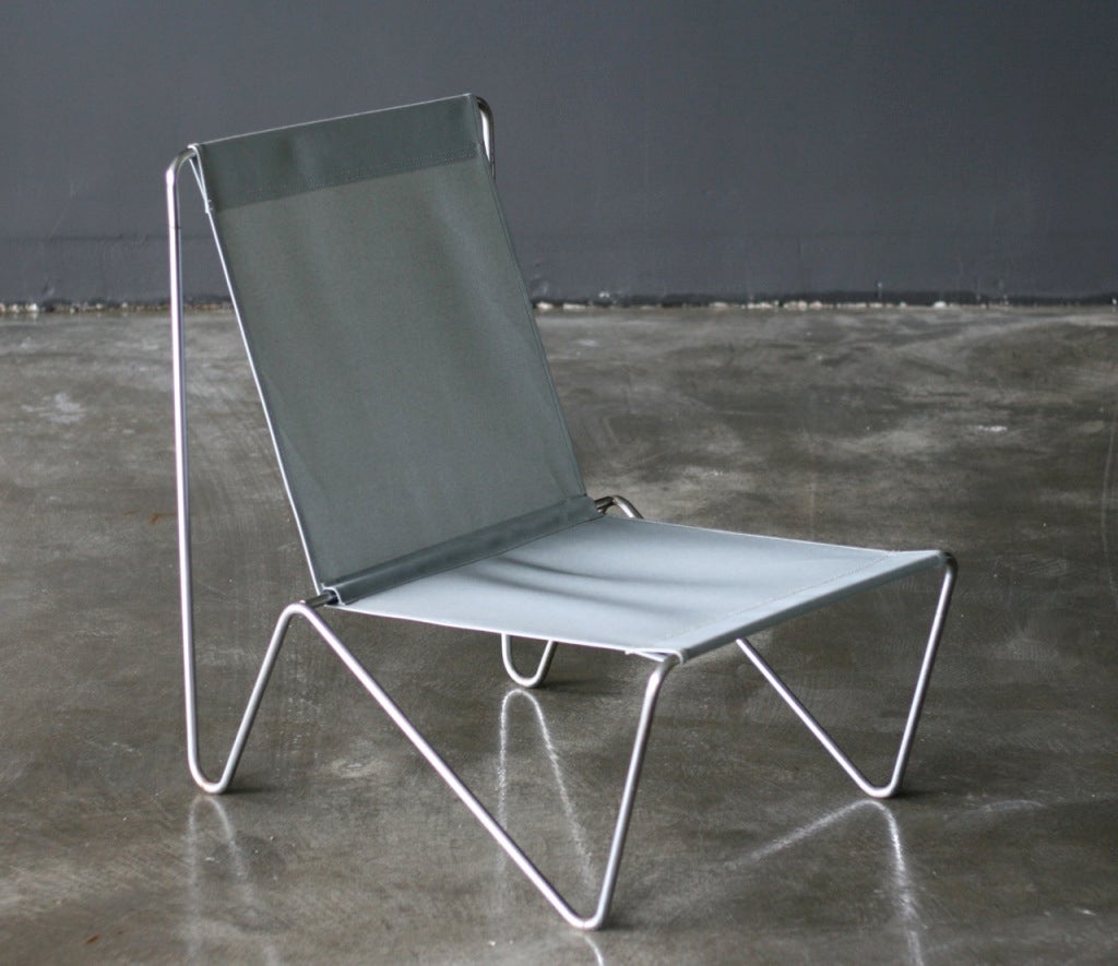 Bachelor chair, designed in 1955 by Verner Panton for Fritz Hansen. 
Professionally reupholstered in light grey colored canvas.
Free worldwide delivery.