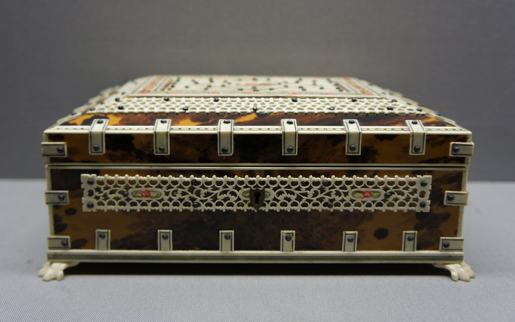Mid-20th Century Very nice Anglo Indian Vizagapatam box. For Sale