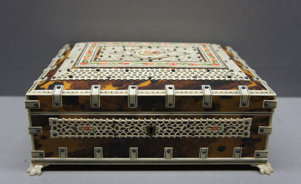 Very nice Anglo Indian Vizagapatam box. For Sale 3